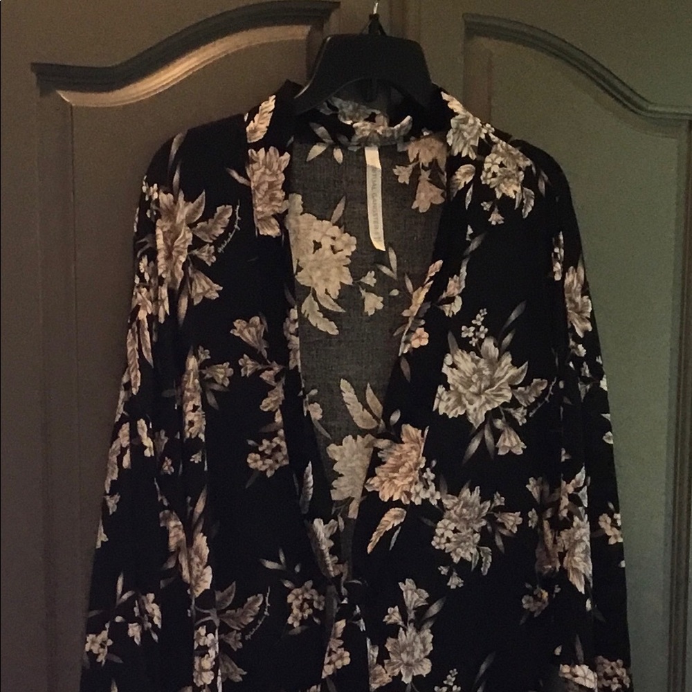 Floral Black/White Gray Robe